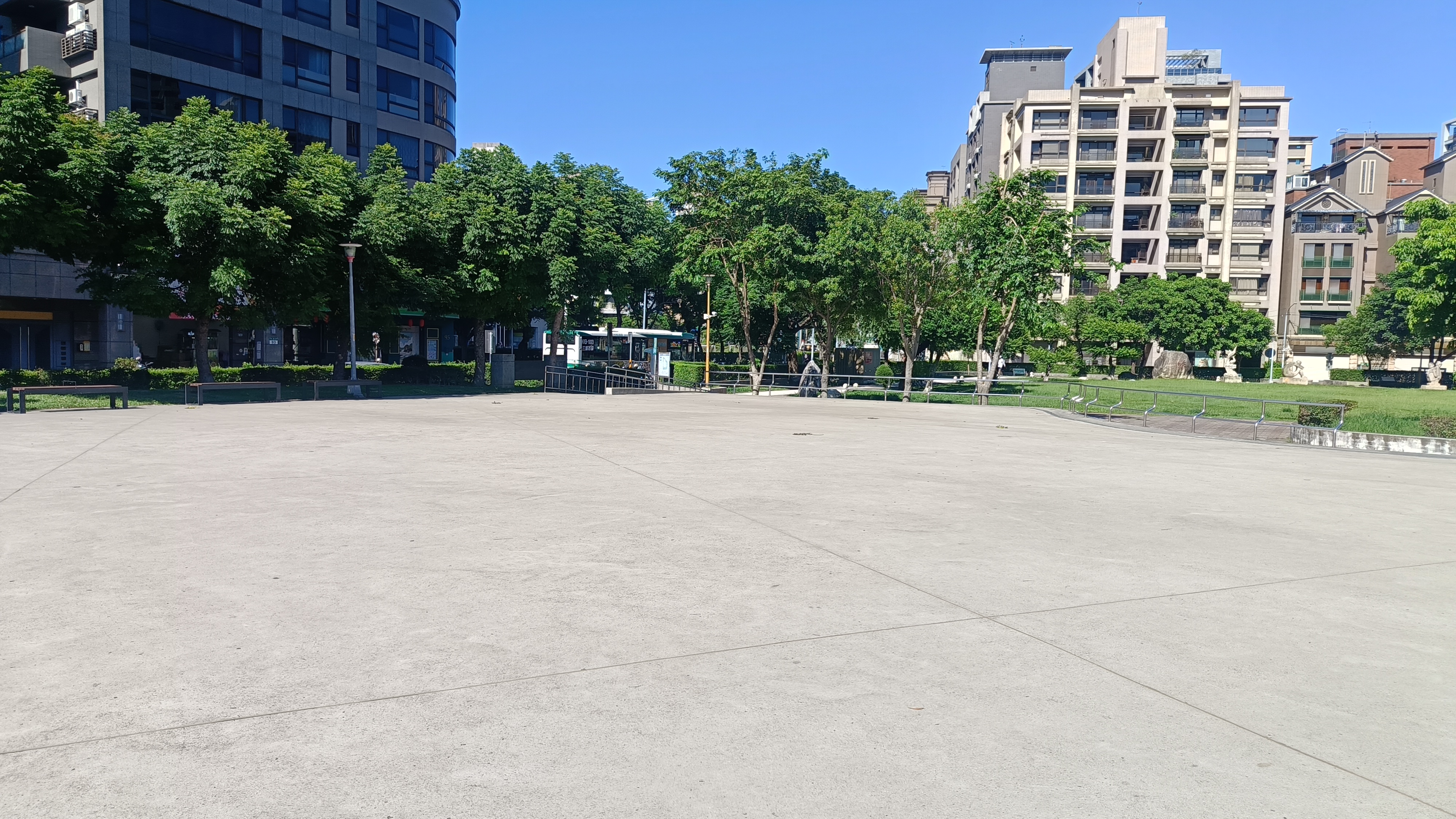 內廣場
